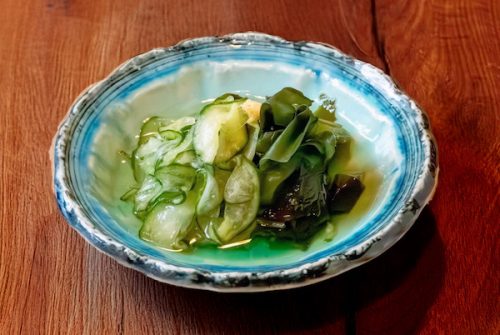 WAKAME KYURI. Wakame-Salat mit Gurke in Essig / seaweed & cucumber in vineger